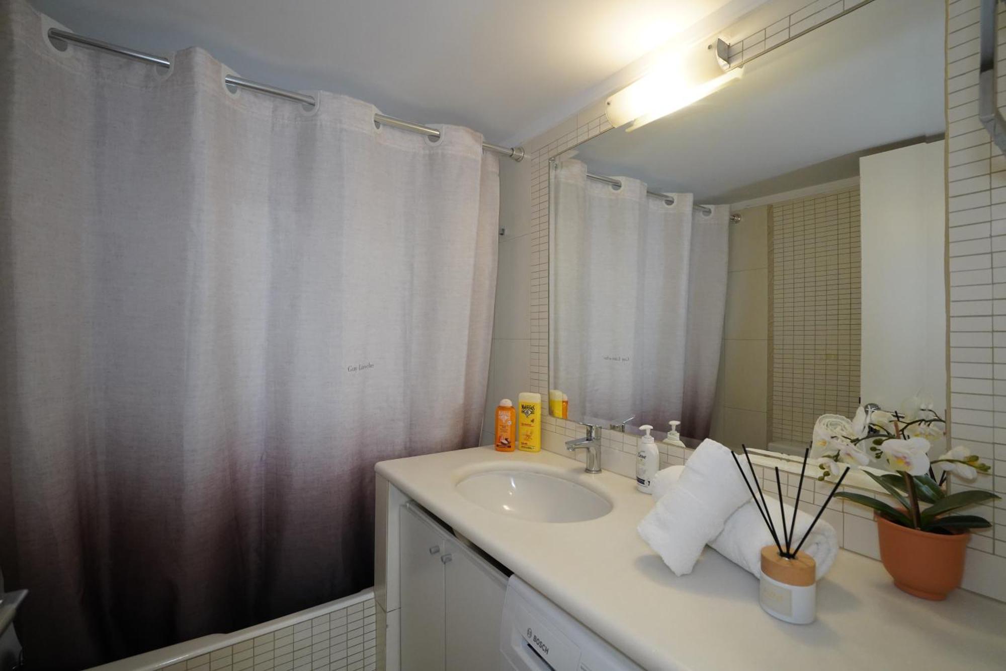 Garden Apartment Next To The Mall -Private Parking Афины Экстерьер фото
