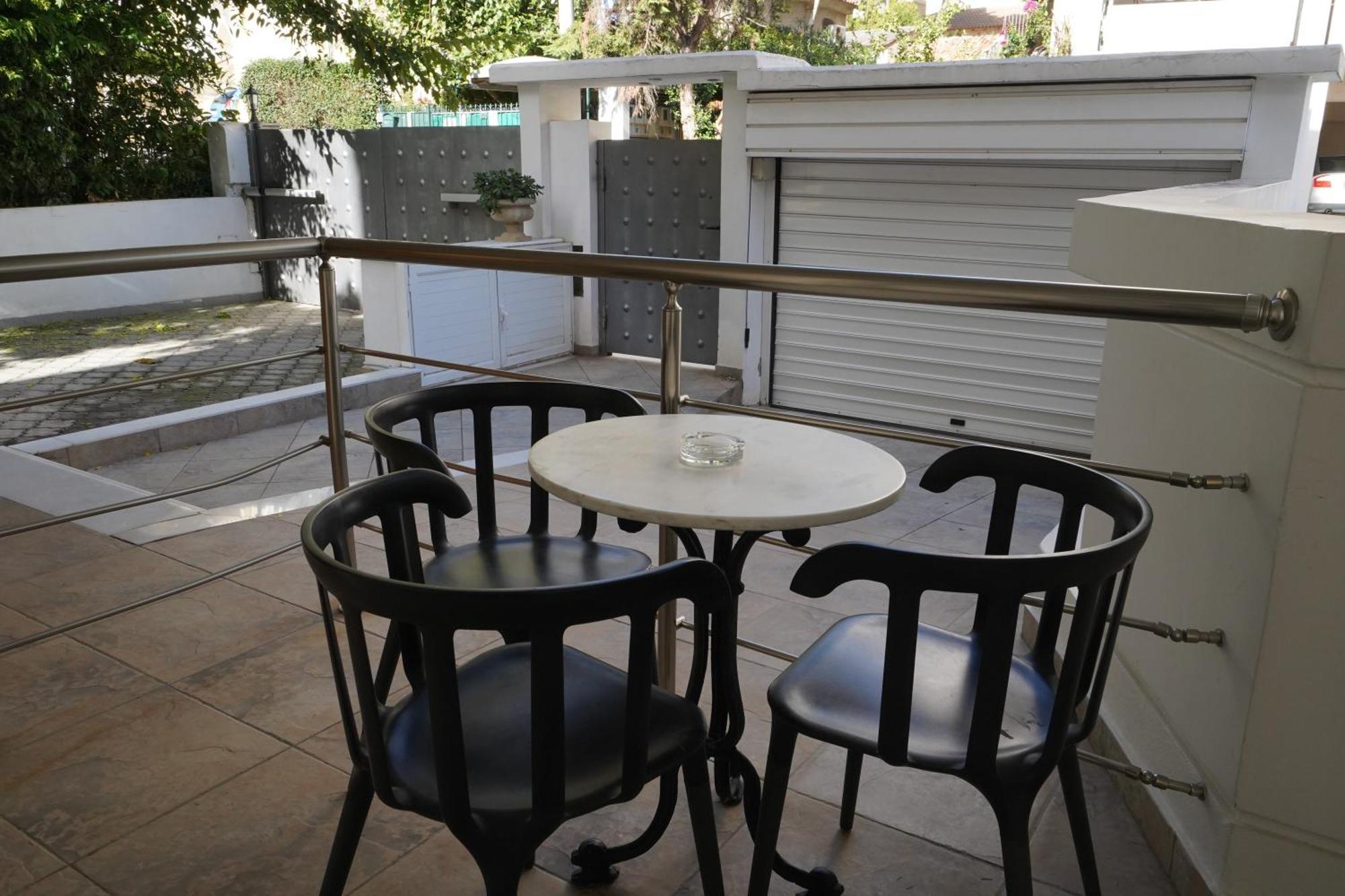 Garden Apartment Next To The Mall -Private Parking Афины Экстерьер фото