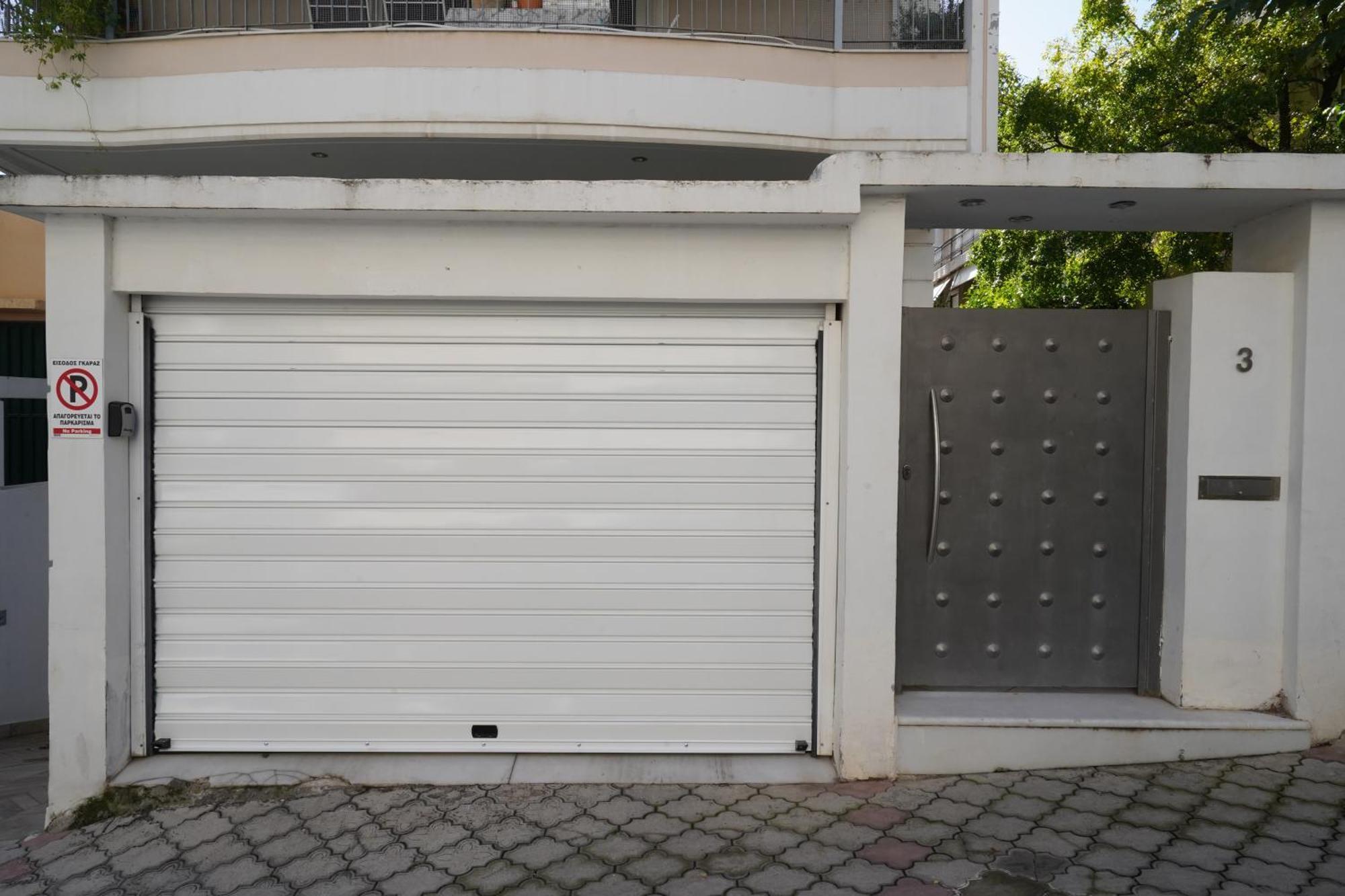 Garden Apartment Next To The Mall -Private Parking Афины Экстерьер фото